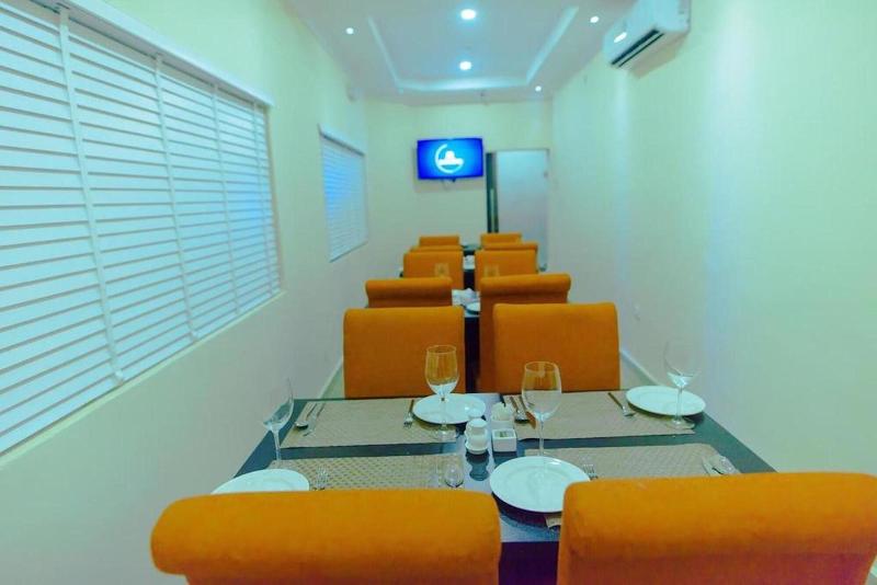 Cribville Hotel & Suites image