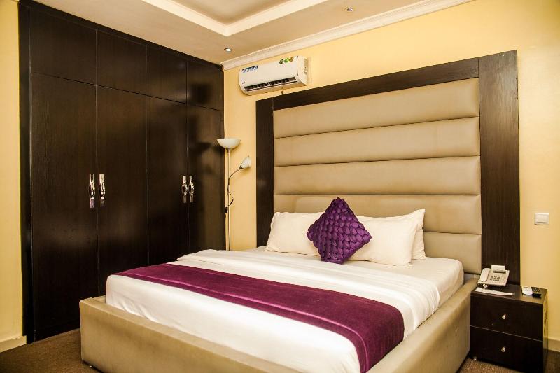 Cribville Hotel & Suites image