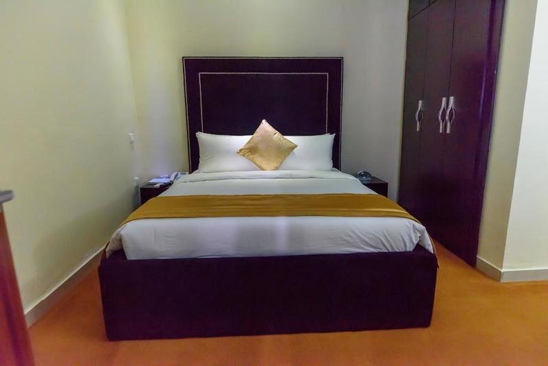 Cribville Hotel & Suites image