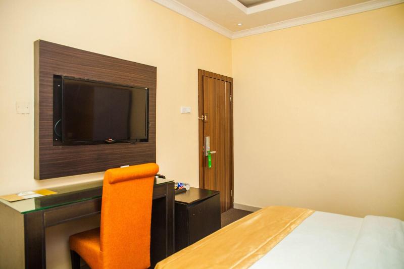 Cribville Hotel & Suites image