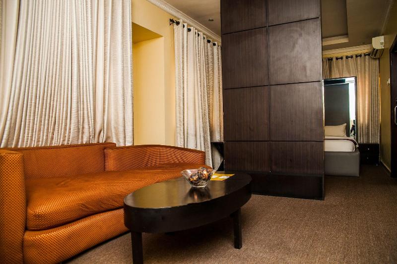 Cribville Hotel & Suites image