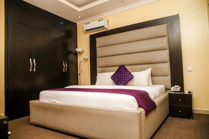 Cribville Hotel & Suites image