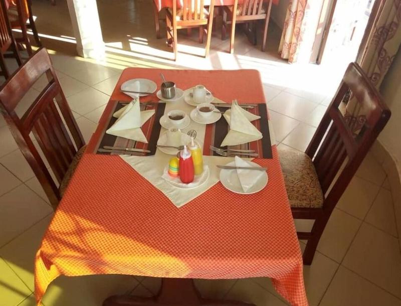 . Uhuru 50 Hotel