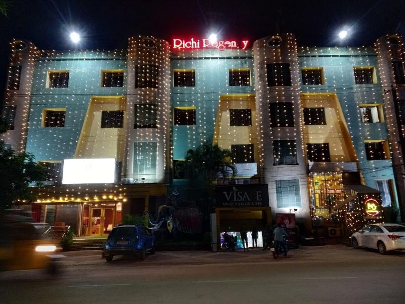 Oyo 4230 Hotel Richi Regency 1 image