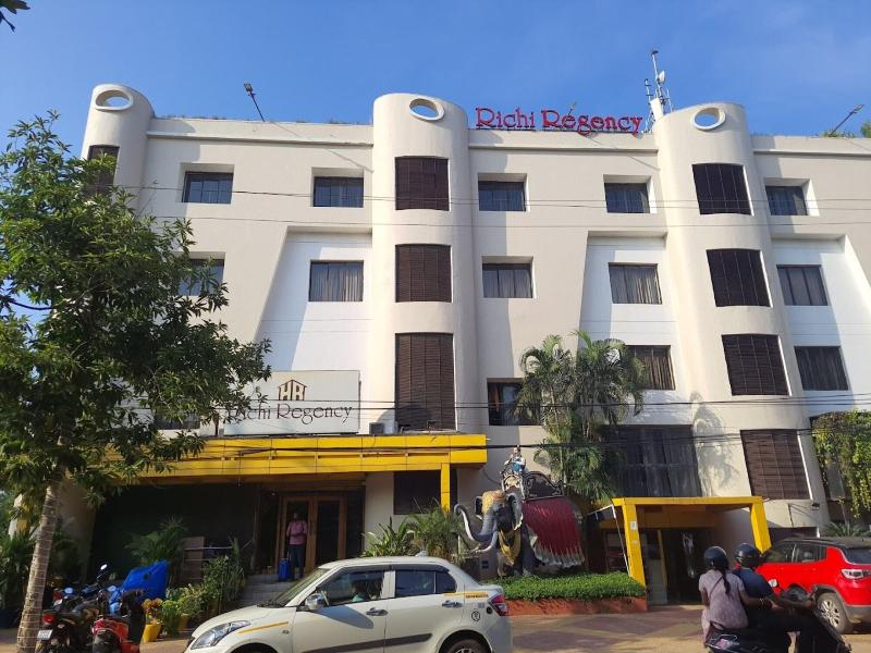 Oyo 4230 Hotel Richi Regency 1 image