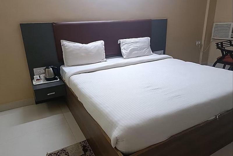 Oyo 4230 Hotel Richi Regency 1 image