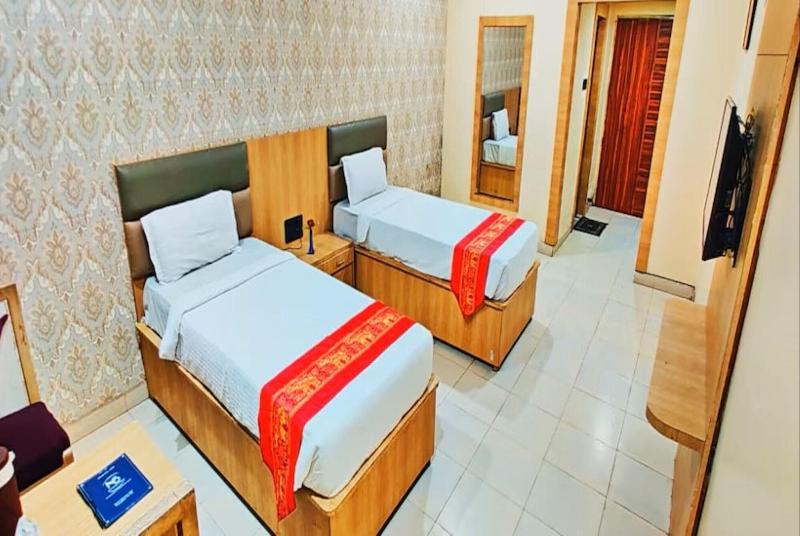 Oyo 4230 Hotel Richi Regency 1 image