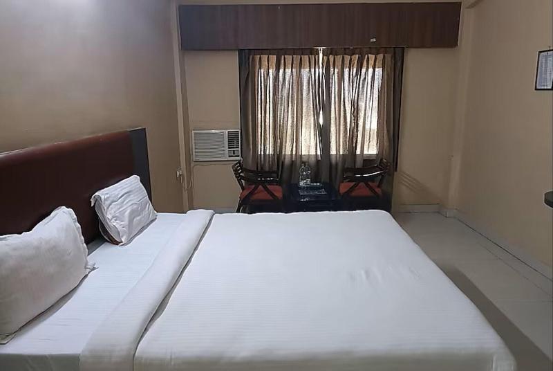 Oyo 4230 Hotel Richi Regency 1 image