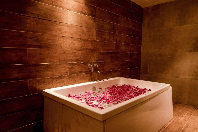 Golden Fern Resort image