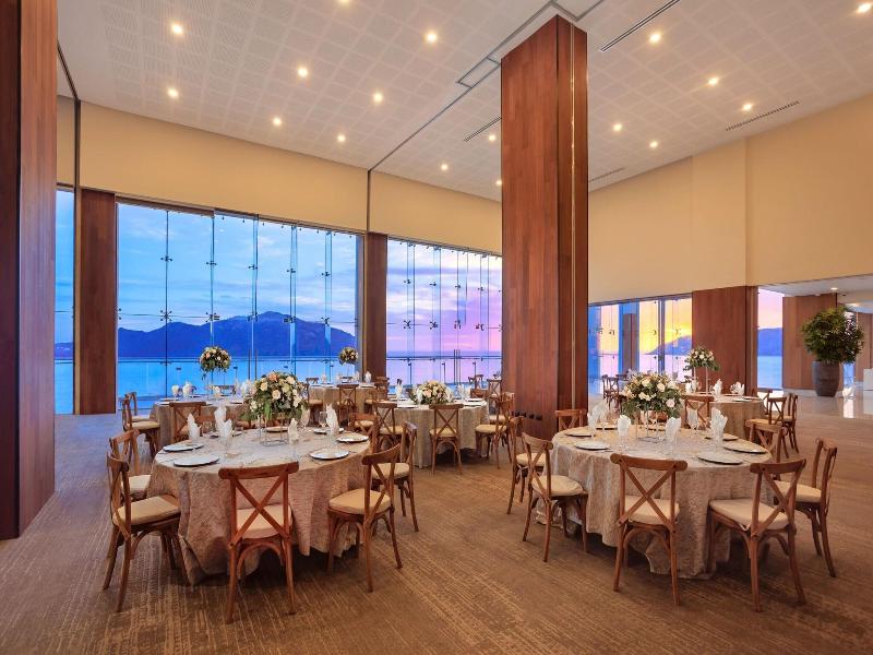 Courtyard By Marriott Mazatlan Beach Resort image