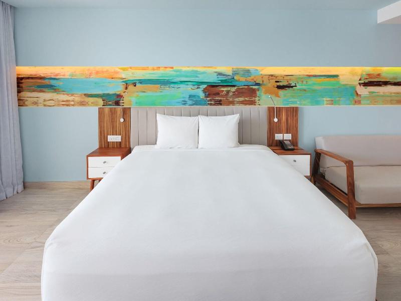 Courtyard By Marriott Mazatlan Beach Resort image