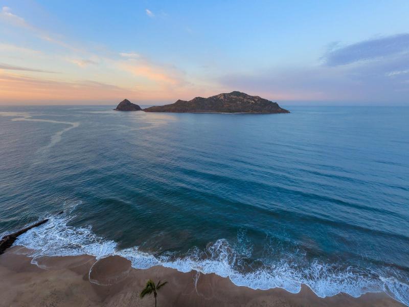 Courtyard By Marriott Mazatlan Beach Resort image