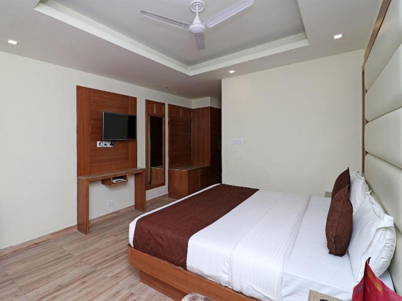 13908 Hotel India image