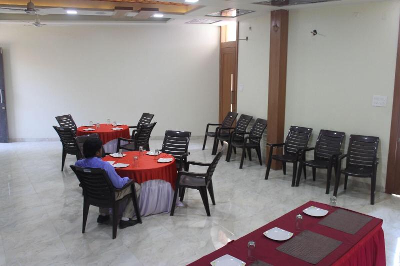 Hotel Tapovan image