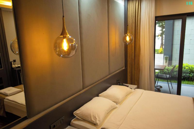 Santana Hotel image