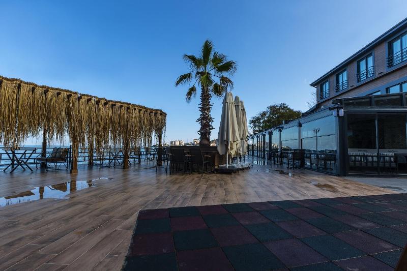Santana Hotel image