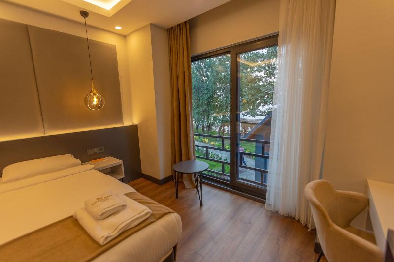 Santana Hotel image
