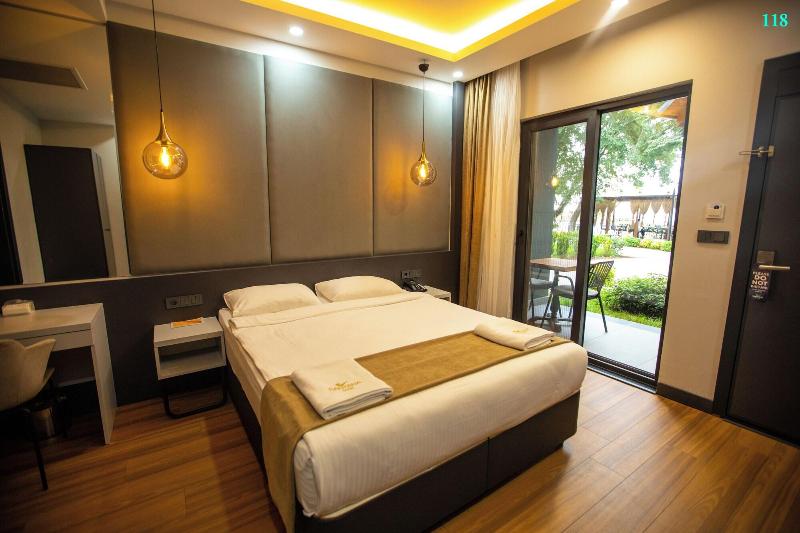 Santana Hotel image