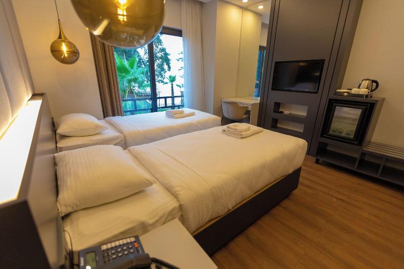 Santana Hotel image
