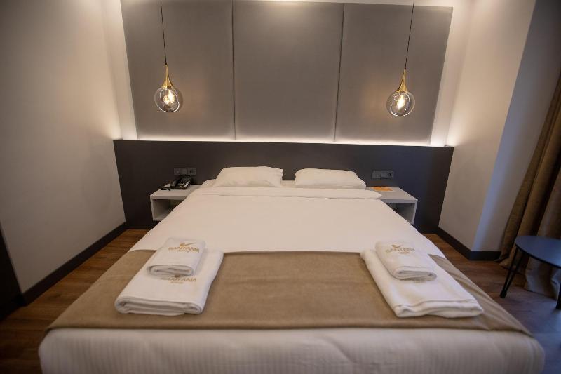 Santana Hotel image