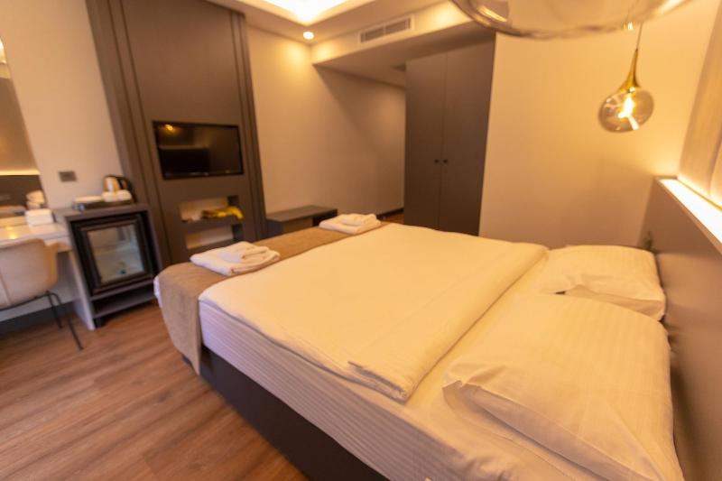 Santana Hotel image