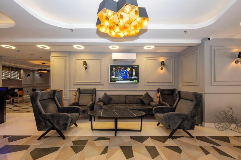 Comfort Suites Hotel image