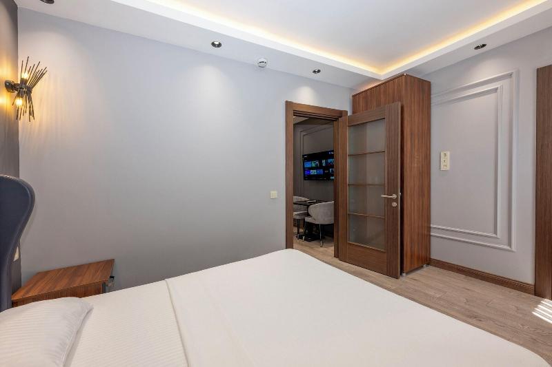 Comfort Suites Hotel image