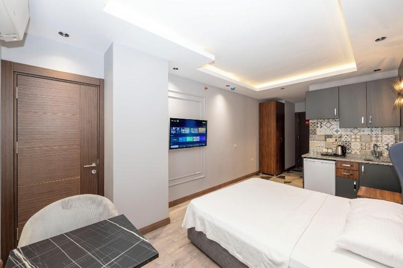 Comfort Suites Hotel image
