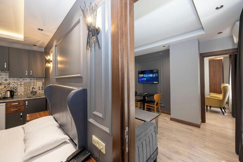 Comfort Suites Hotel image