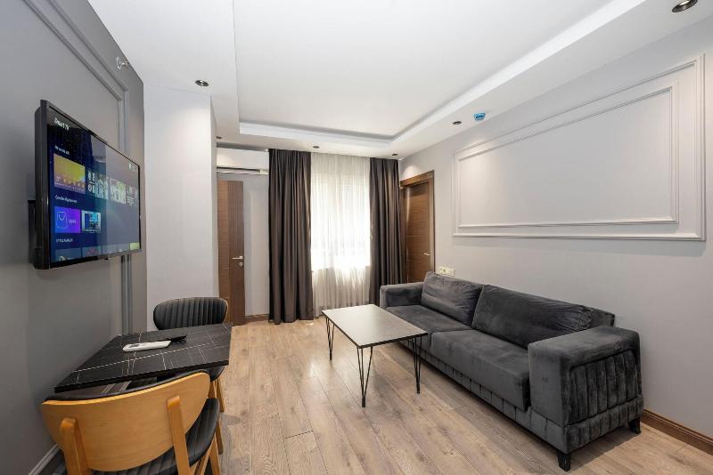 Comfort Suites Hotel image