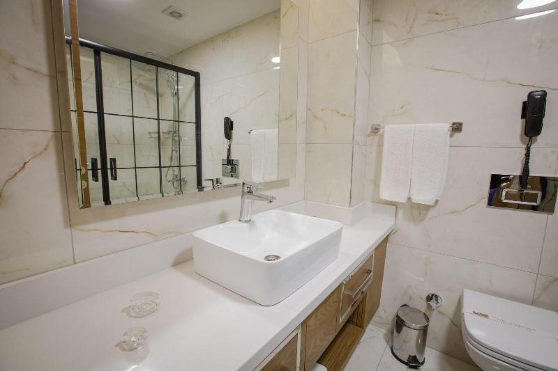 Bahã§elievler Hotels image