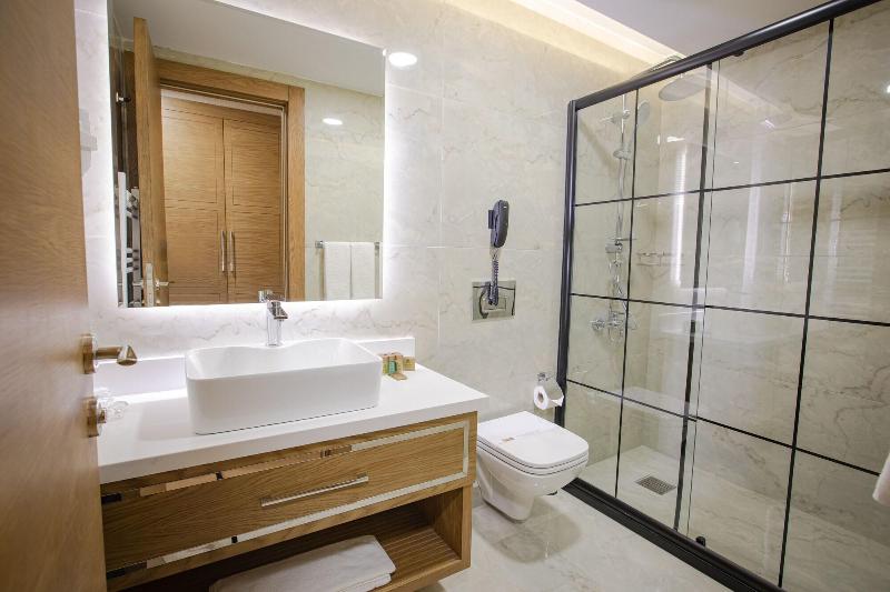 Bahã§elievler Hotels image