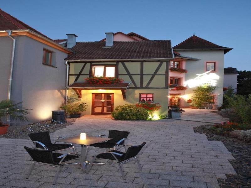 Hotel Les Portes De La Vallee image