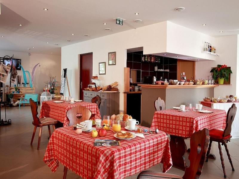 Hotel Les Portes De La Vallee image