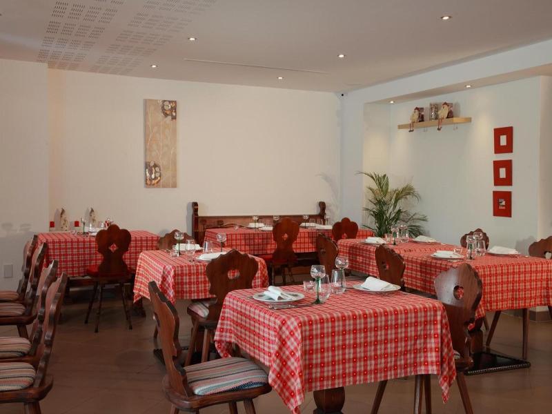 Hotel Les Portes De La Vallee image