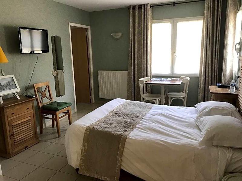 Auberge De Carolles image