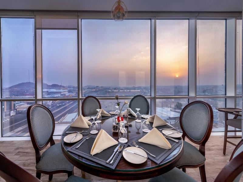 Nivel Hotel image