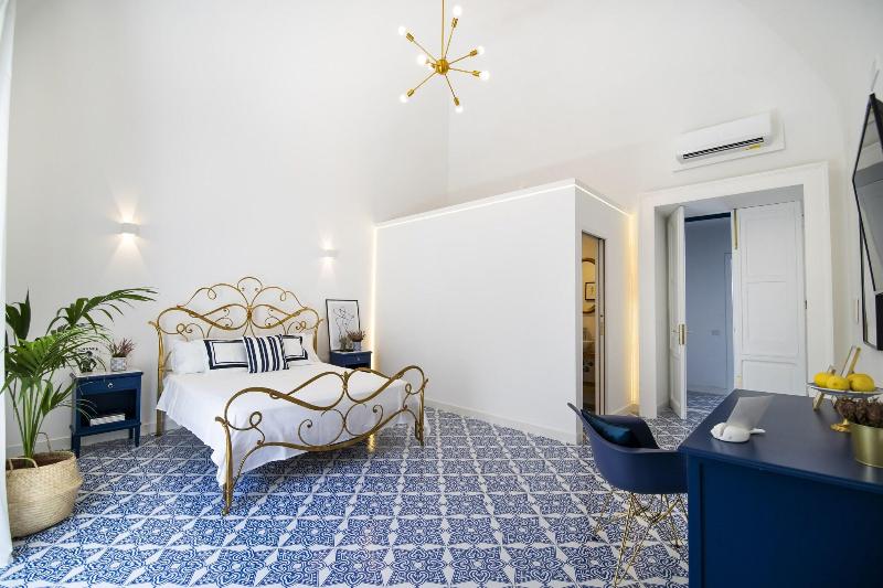 Crudo Home image