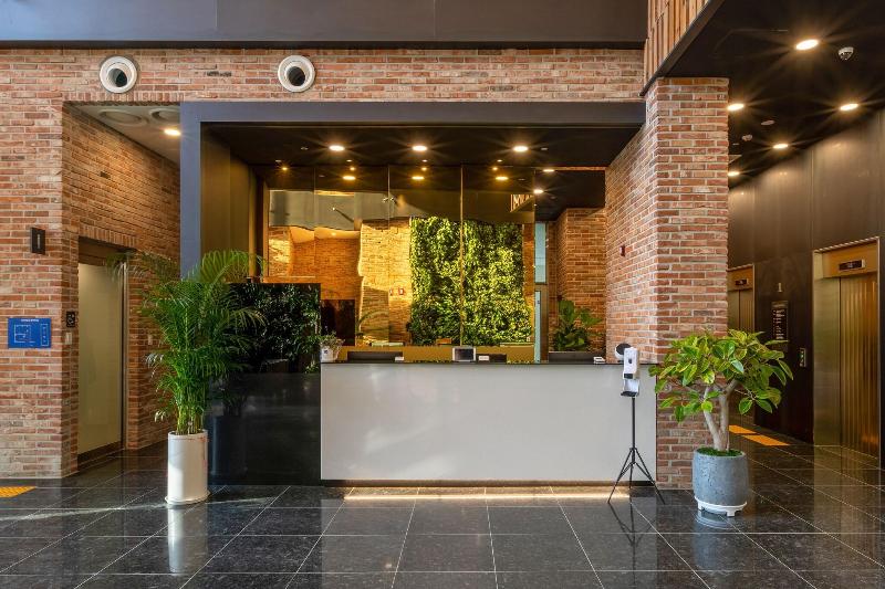 Urbanest Hotel image
