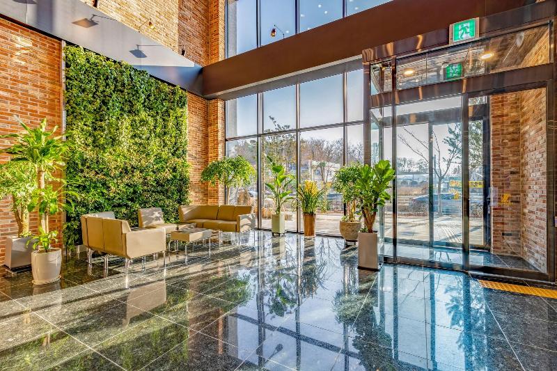 Urbanest Hotel image