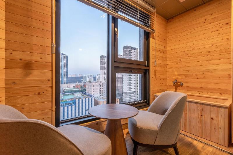 Urbanest Hotel image