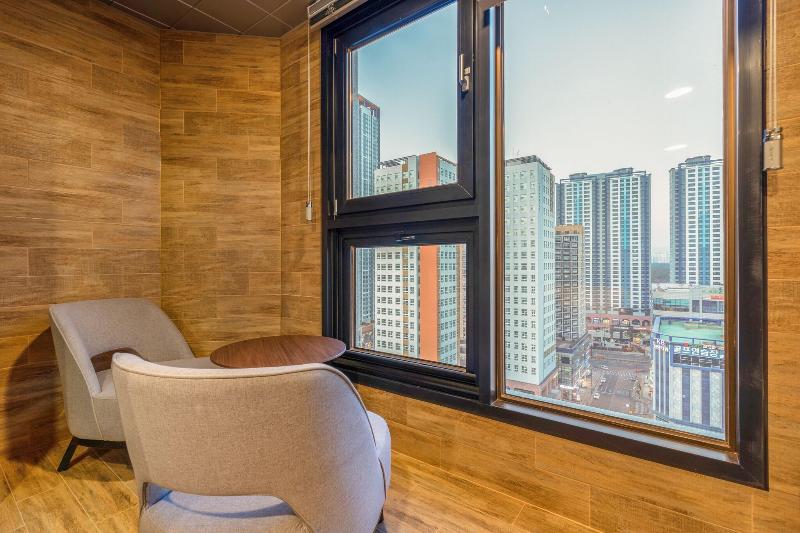 Urbanest Hotel image