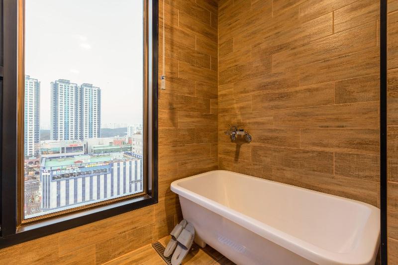 Urbanest Hotel image