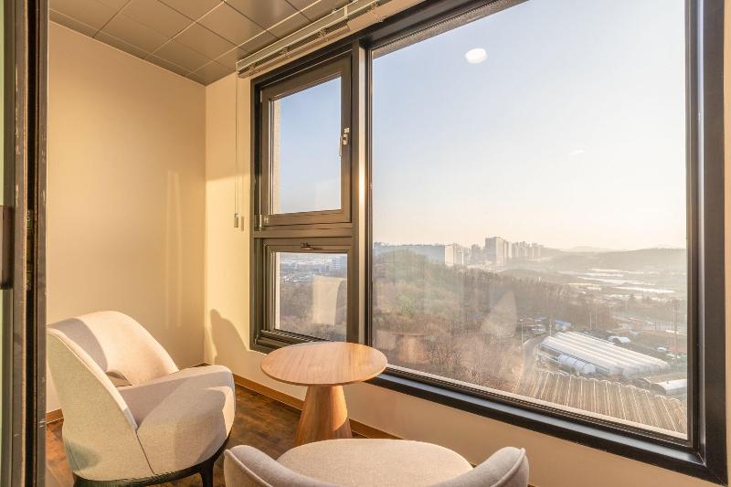 Urbanest Hotel image