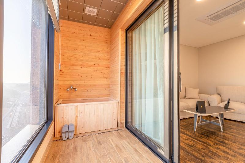 Urbanest Hotel image