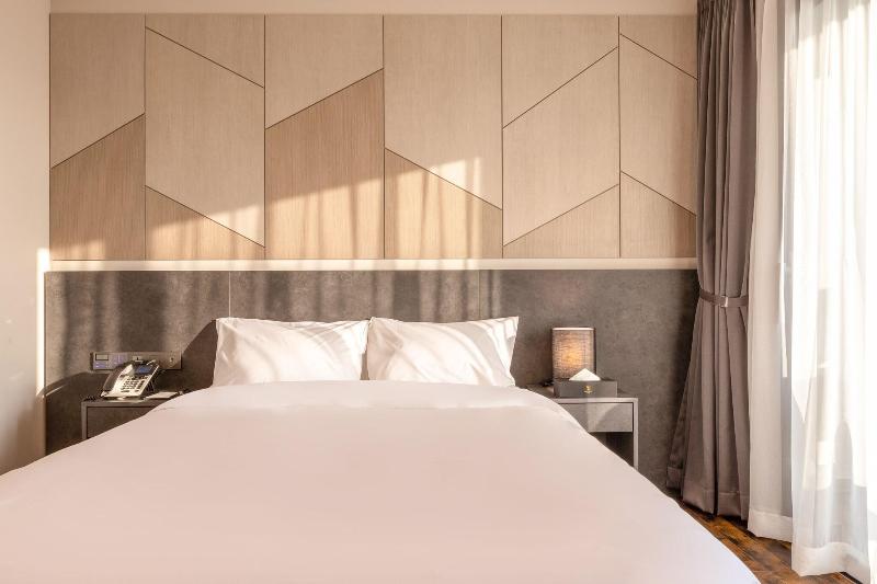Urbanest Hotel image
