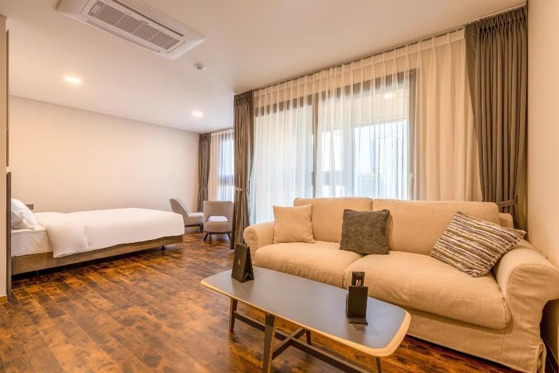 Urbanest Hotel image