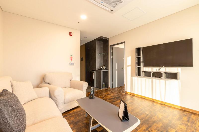 Urbanest Hotel image