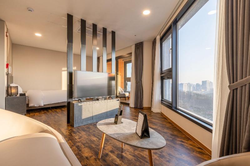 Urbanest Hotel image