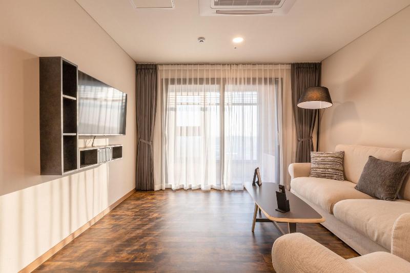 Urbanest Hotel image